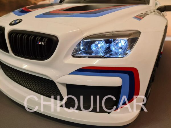 Coche para niños BMW M6 GT3 con mando a distancia blanco - Imagen 6