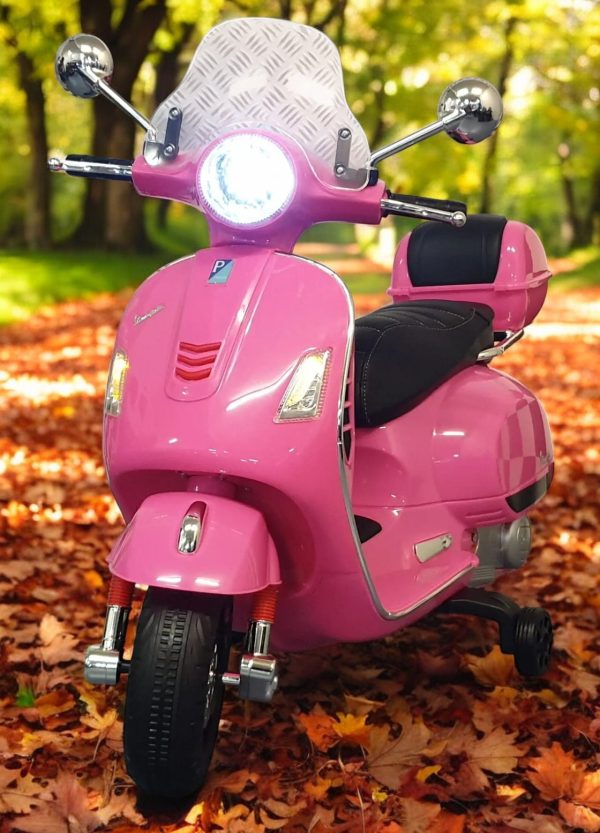 Moto infantil Vespa rosa 12 voltios con parabrisas