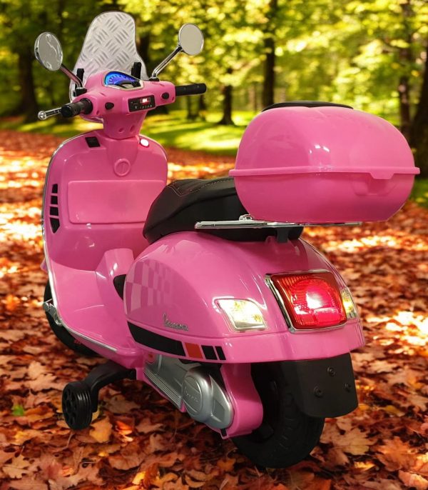 Moto infantil Vespa rosa 12 voltios con parabrisas - Imagen 4